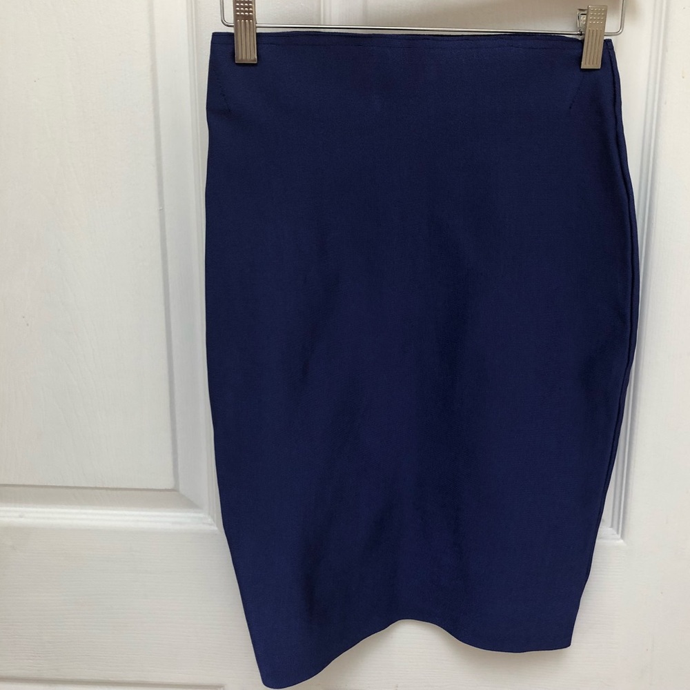 Form fitting indigo skirt